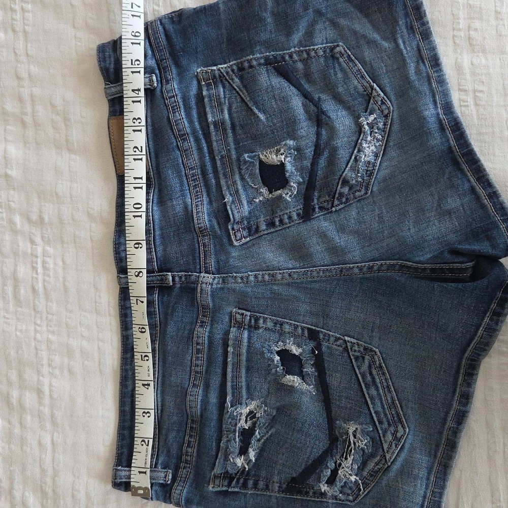 BKE Buckle Stella Women's Distressed Jean Shorts Size 32 Used Excellent Cond. - Picture 3 of 15